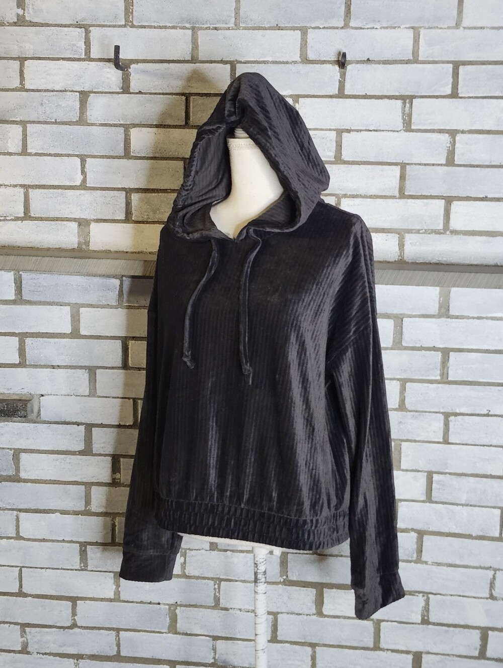 • No Boundaries Junior's Long Sleeve Cropped Velour Hooded Pullover Sz XXL Black